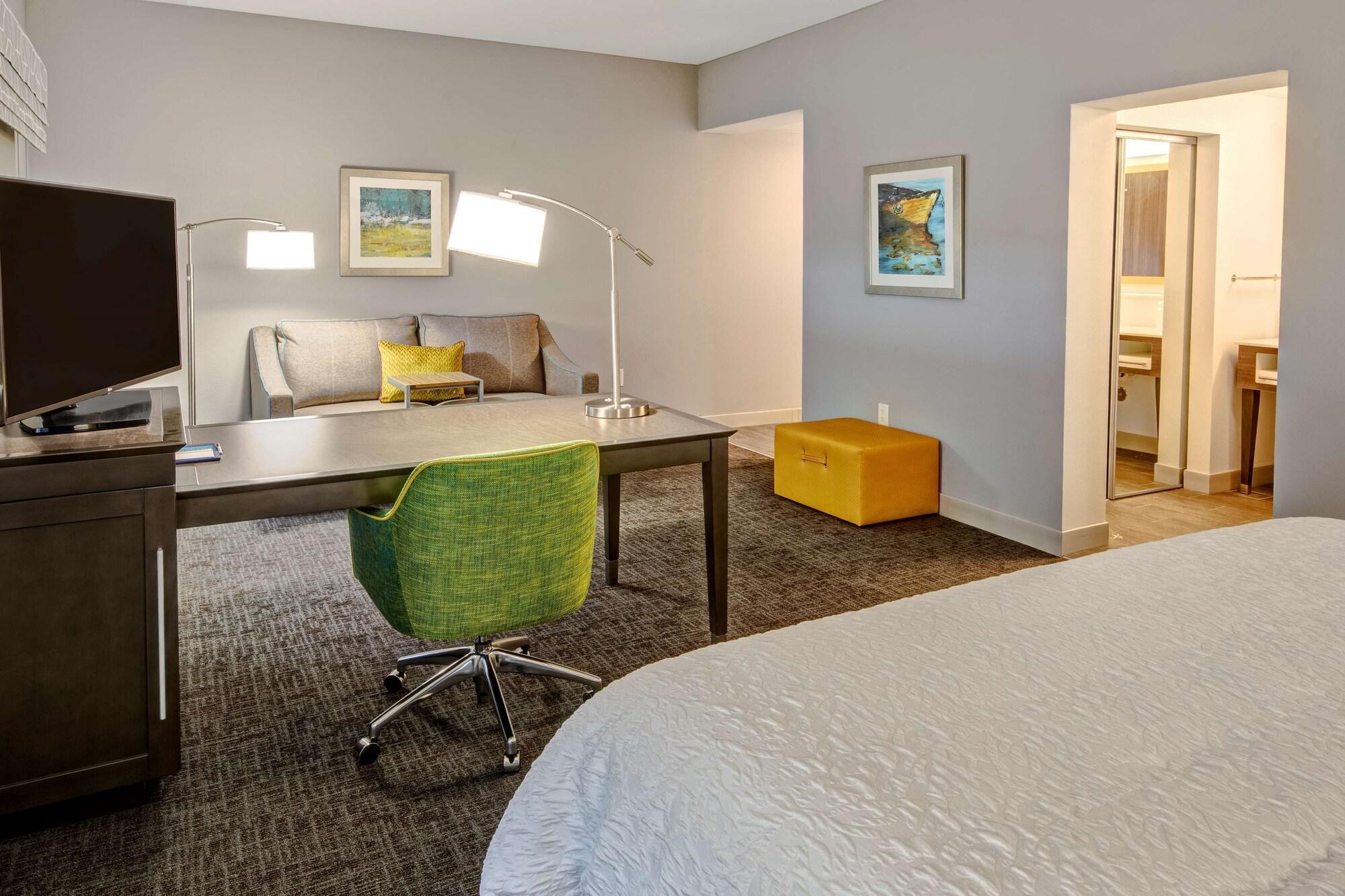 Hotel Hampton & Airport 3*