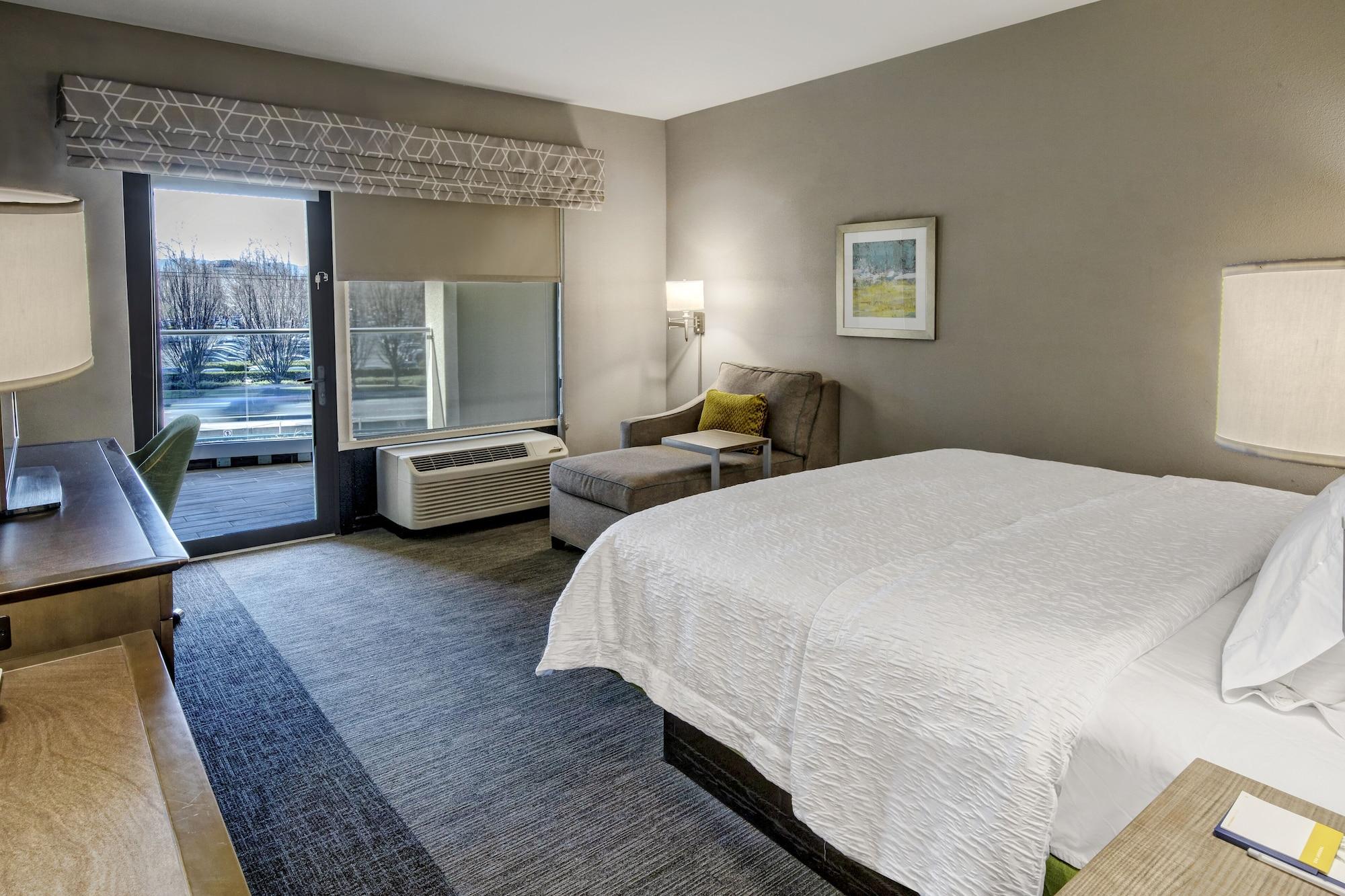 Hampton & Airport Hotel